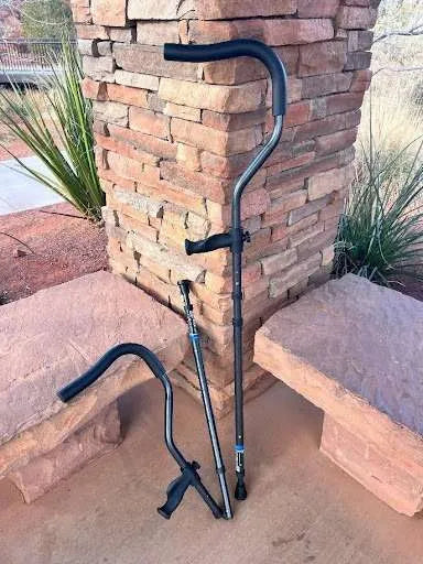 In-Motion Folding Crutches: Compact Mobility Without Compromise