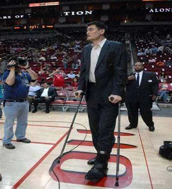 The Best Crutches for Tall Adults: Avoiding Fit and Comfort Issues